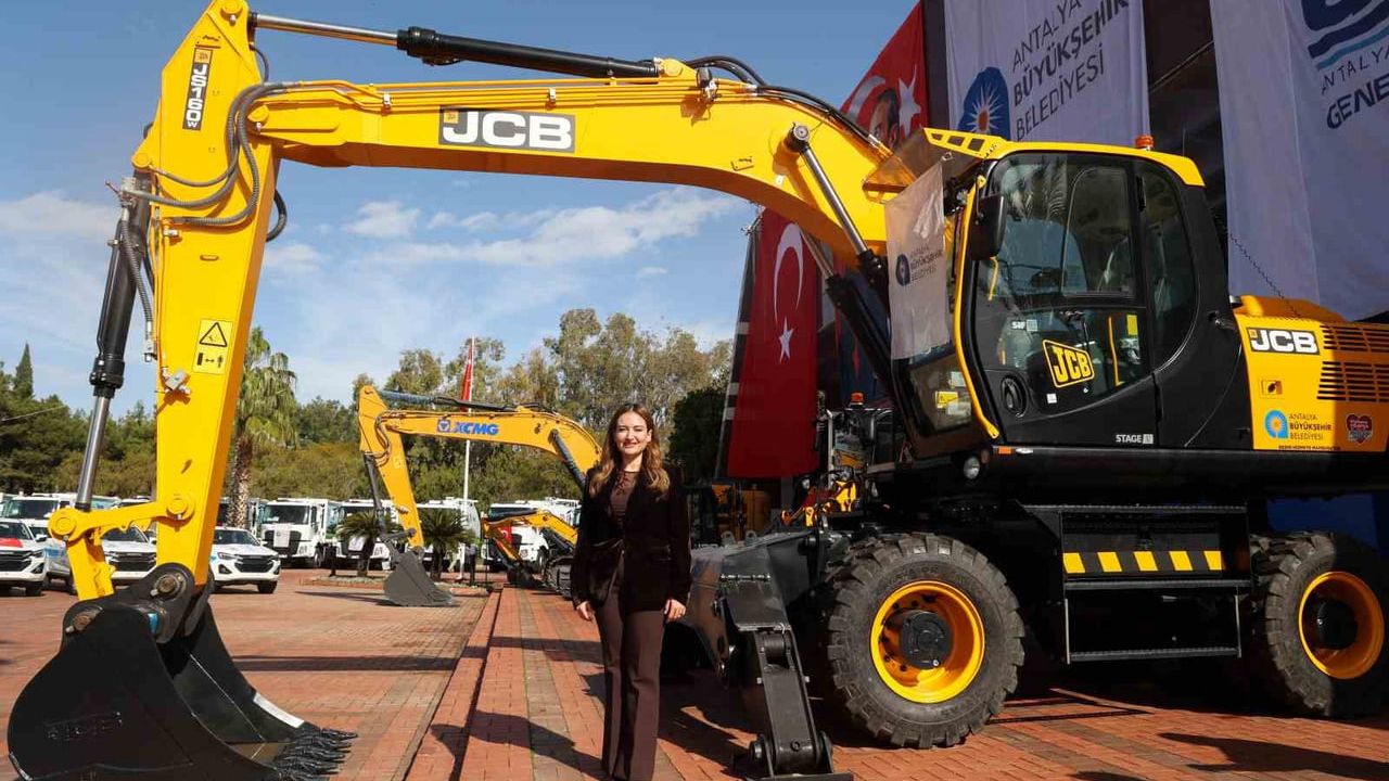 Antalya Büyükşehir Belediyesi 256 Yeni Araçla Filoyu Güçlendirdi — 847 Milyon TL