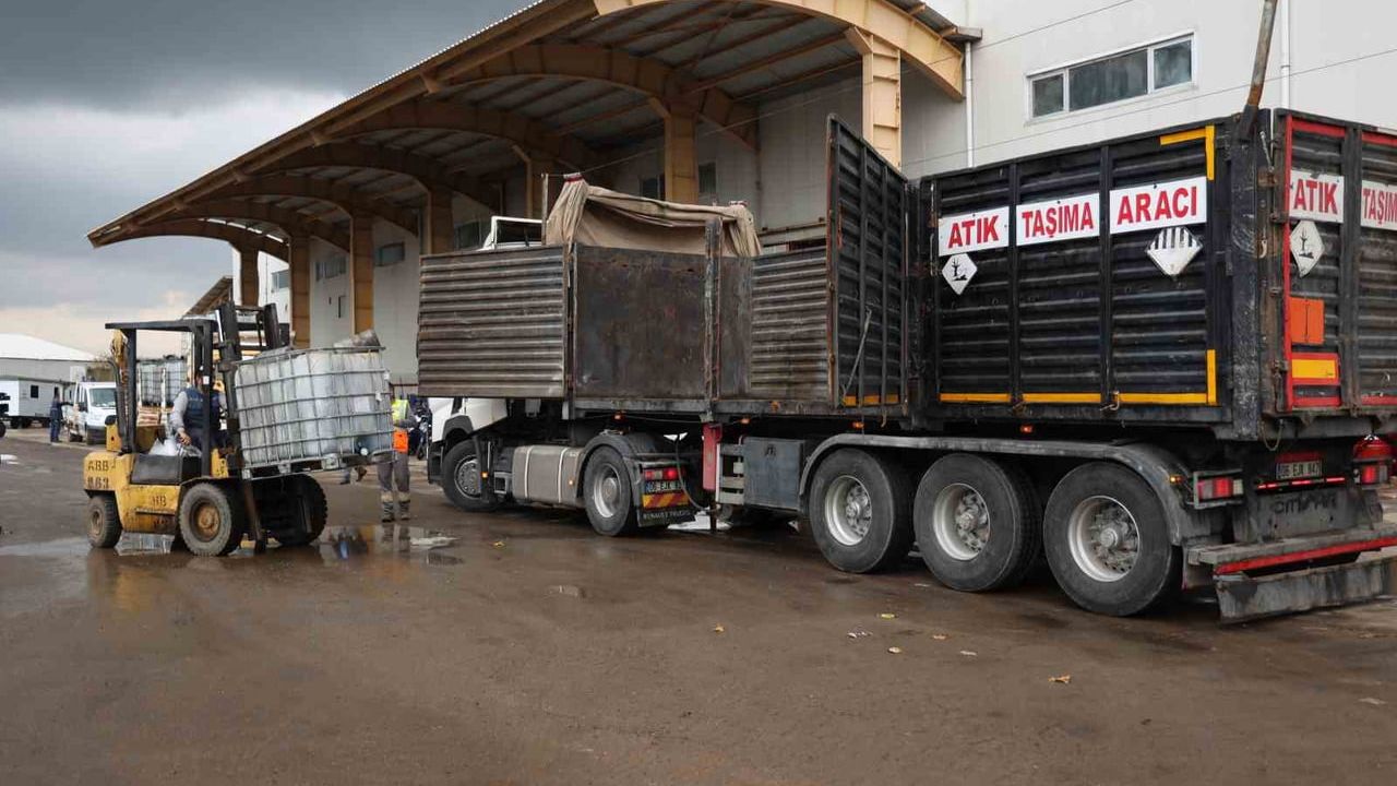 Antalya Büyükşehir 'Sıfır Atık'la 32 Ton Tehlikeli Atık Bertaraf Etti, 125 Ton Geri Dönüştü