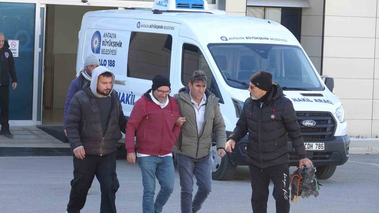 Antalya'da 14 Yaşındaki Efe Mevlüt Çalışkan Yol Kenarında Ölü Bulundu