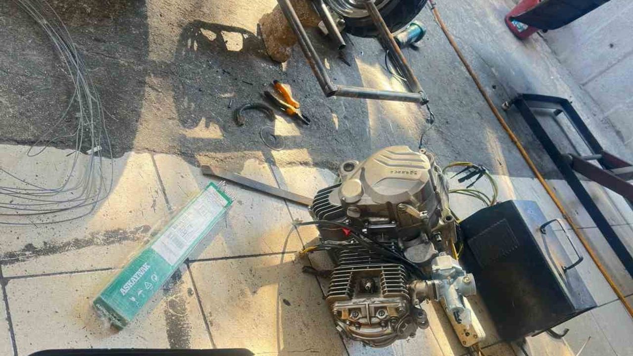 Antalya'da 27 Yıllık Tamirci, Hurda Malzemeyle Saate 160 Kilometre Hıza Ulaşan Araç Yaptı