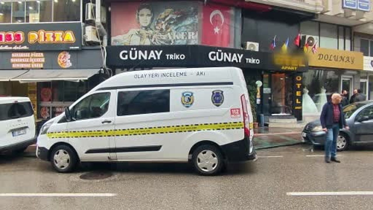 Antalya'da 30 yaşındaki Elvan Karcı otel odasında ölü bulundu