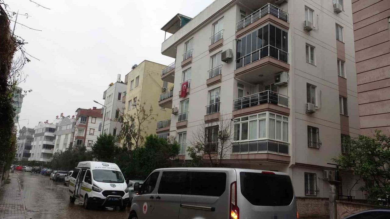 Antalya'da 82 yaşındaki kadın evinde ölü bulundu