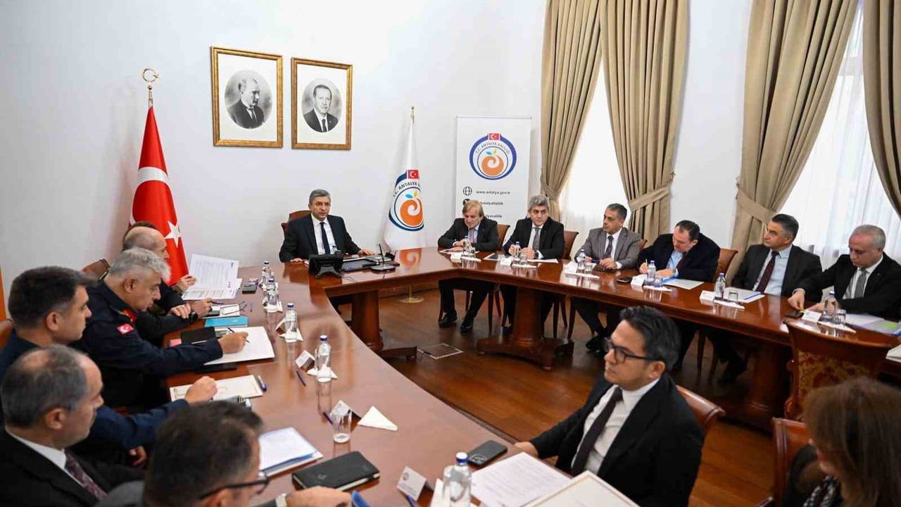 Antalya'da Aşırı Yağış Alarmı: Koordinasyon ve Tedbirler