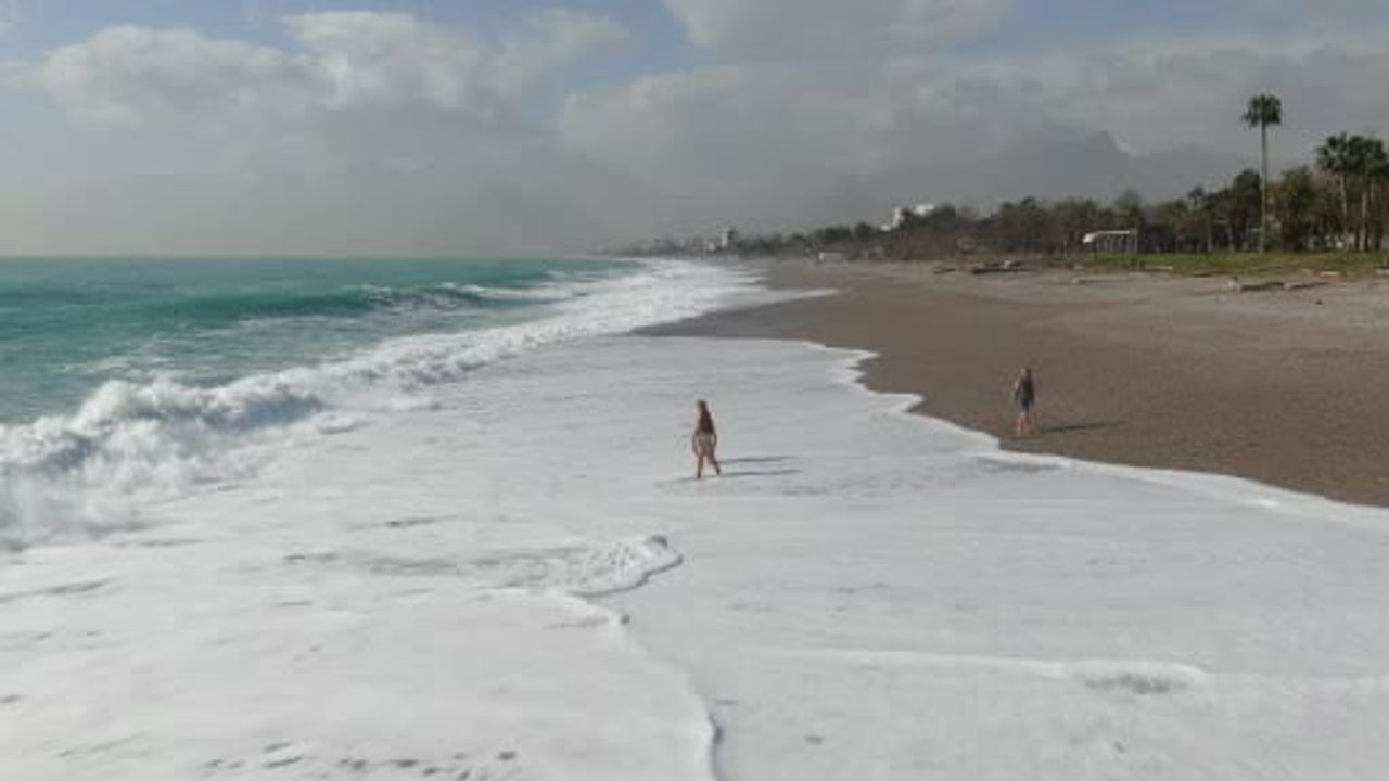Antalya’da Bir Haftanın Ardından Güneş: Konyaaltı Sahili'ne Akın