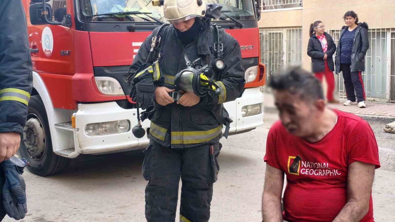 Antalya'da Dükkanda Yangın: Uykuda Dumandan Etkilenen Kişi Hastaneye İkna Edildi