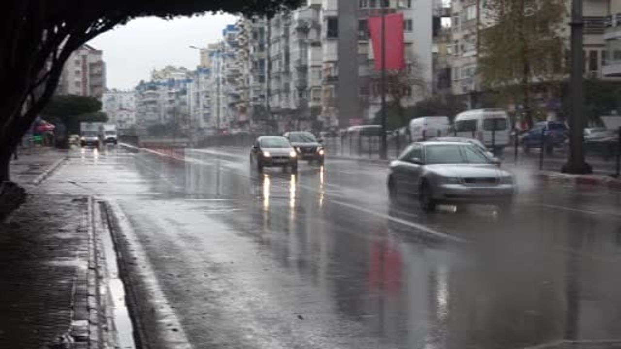 Antalya'da Gece Boyu Etkili Sağanak Sona Erdi