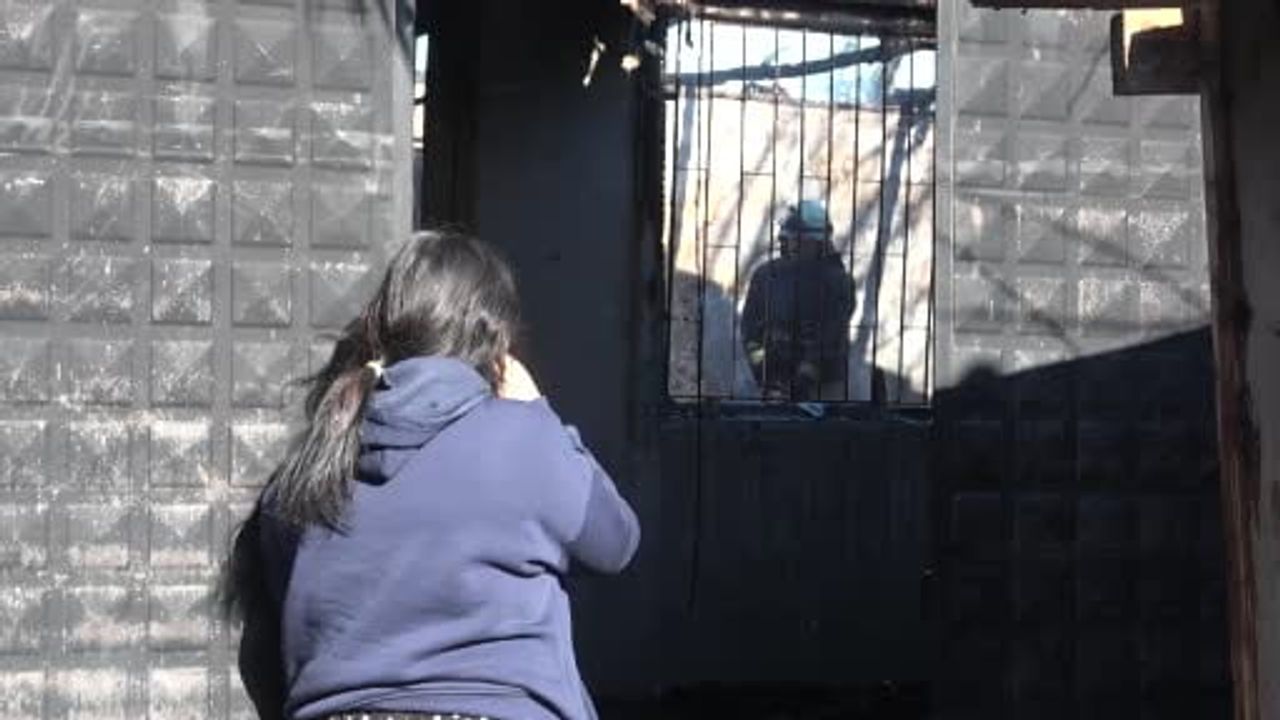 Antalya'da Gecekonduda Yangın: Ev Kullanılamaz Hale Geldi