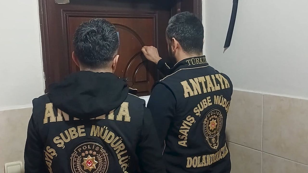 Antalya'da 'Polis ve Savcı' Dolandırıcılığı: 16 Milyonluk Vurgun, 12 Tutuklu