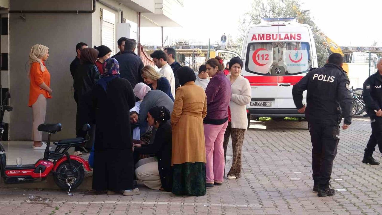 Antalya'da Silahlı Saldırı: 20 Yaşındaki Genç Ağabeyini Öldürdü, Yenge Yaralandı