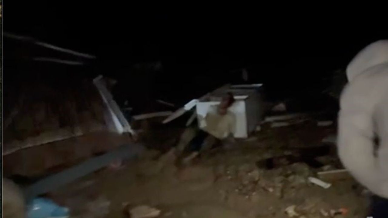 Antalya Hortumunda Savrulan Konteynerde Yaralı Vatandaşın Görüntüleri Ortaya Çıktı