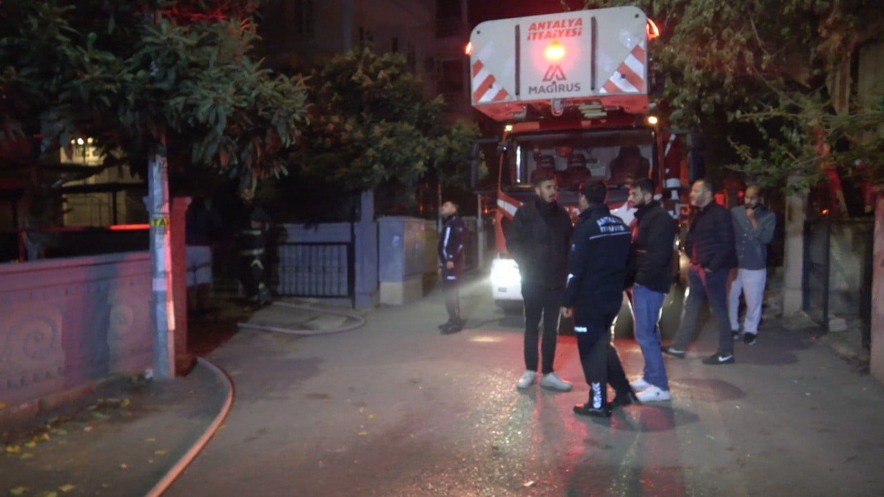 Antalya Kepez'te Apartman Dairesinde Yangın — İtfaiye Söndürdü