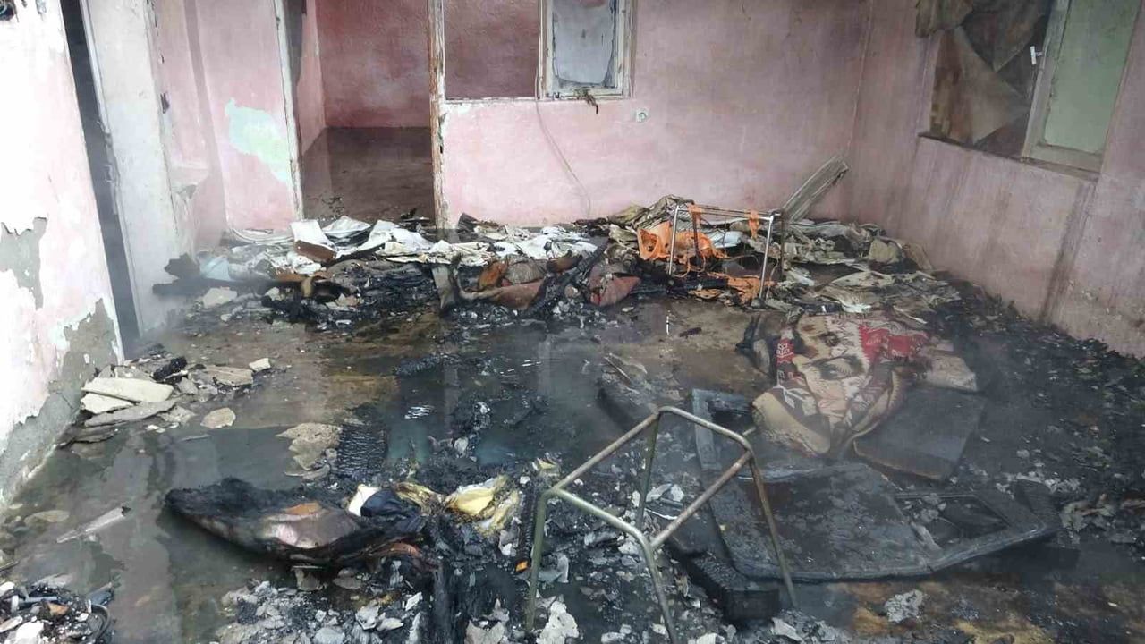 Antalya Kepez'te Gecekonduda Yangın: İtfaiye Hızla Müdahale Etti