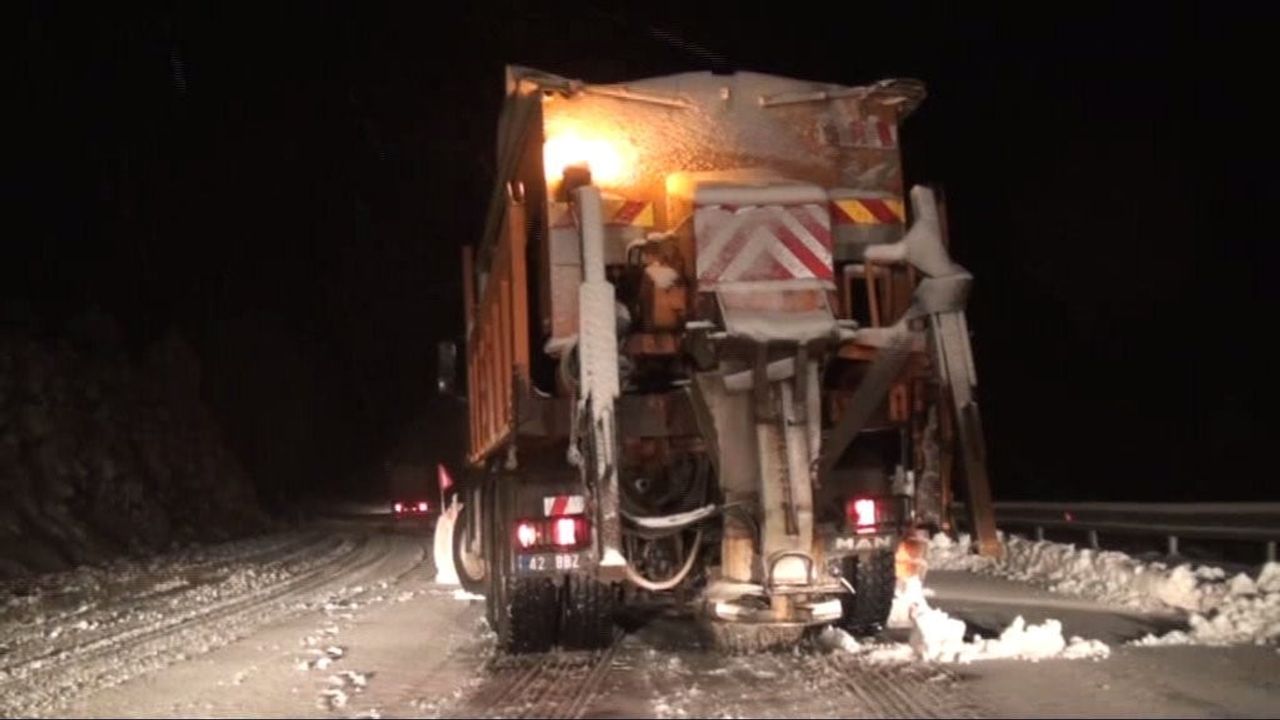 Antalya-Konya Karayolu Alacabel'de Kar Yağışı Başladı