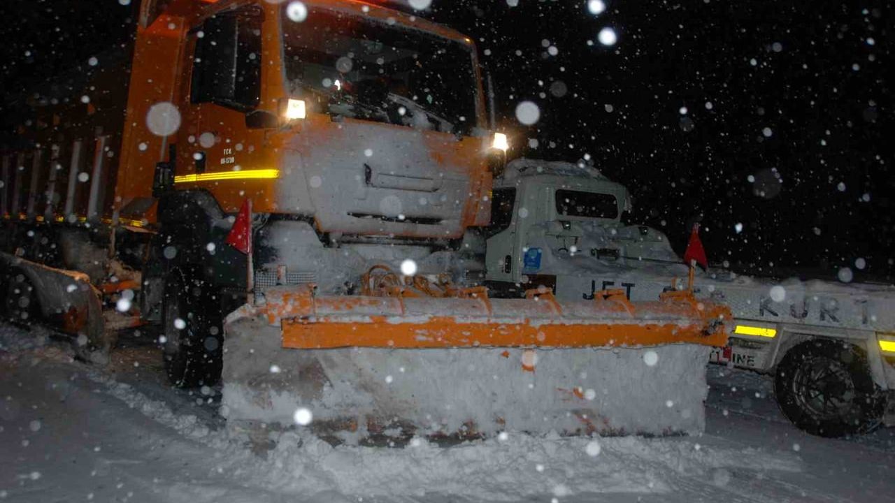 Antalya-Konya Karayolunda Kar Yeniden Etkili: Alacabel'de 15 cm'e Ulaştı