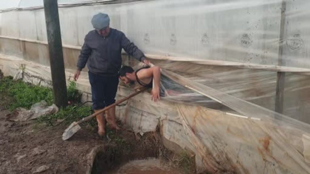 Antalya Kumluca’da Sel: Hasar Tespit ve Tahliye Çalışmaları Başladı