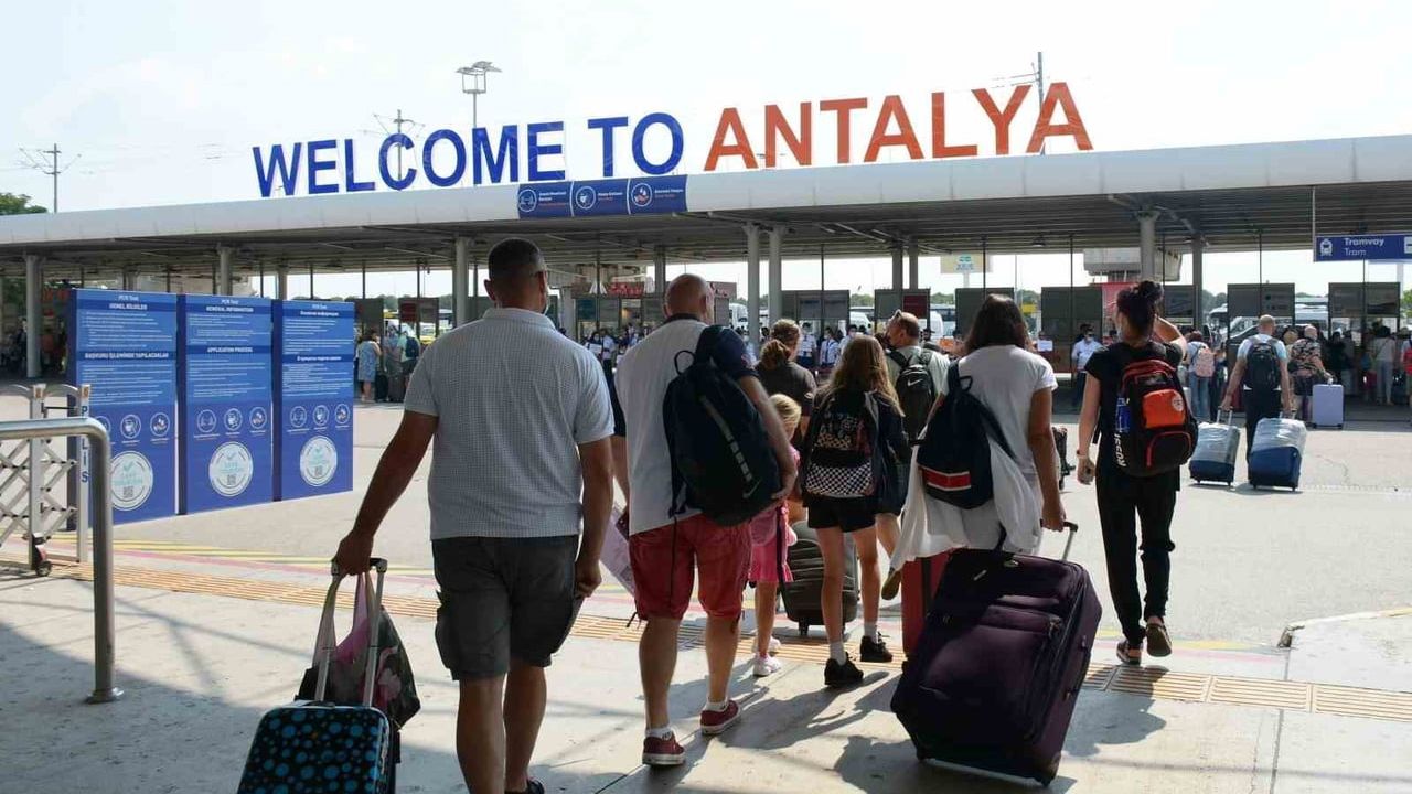 Antalya turizminde rekor: Ziyaretçi sayısı 17,5 milyonu aştı