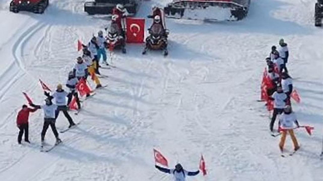 Ardahan'da Kayak Sezonu Açıldı: Vali Çiçekli Yaalnızçam'a Davet Etti