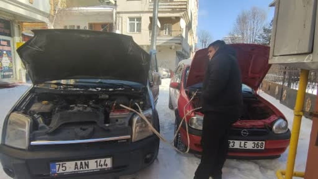 Ardahan’da Sibirya Soğukları: Göle eksi 36’yı Gördü