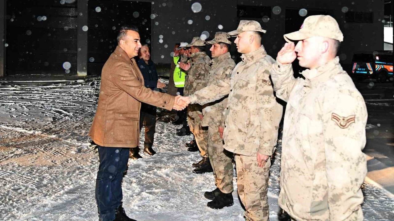 Ardahan Valisi Hayrettin Çiçek'ten Yılbaşı Ziyareti: Jandarma, Polis ve Sağlıkçılar