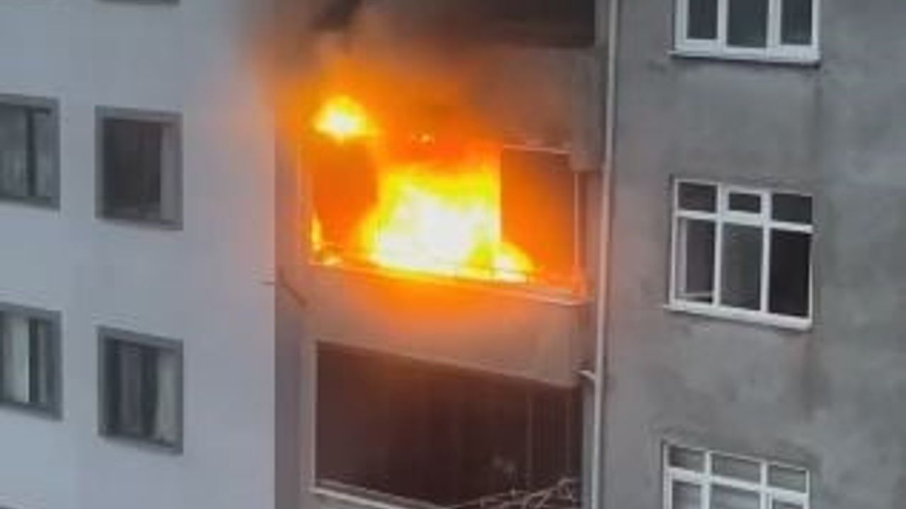 Arhavi'de apartman dairesinde yangın itfaiye tarafından söndürüldü