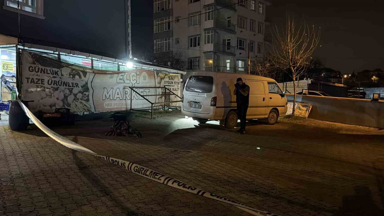 Arnavutköy'de Cami Avlusunda Silahlı Saldırı: 1 Yaralı