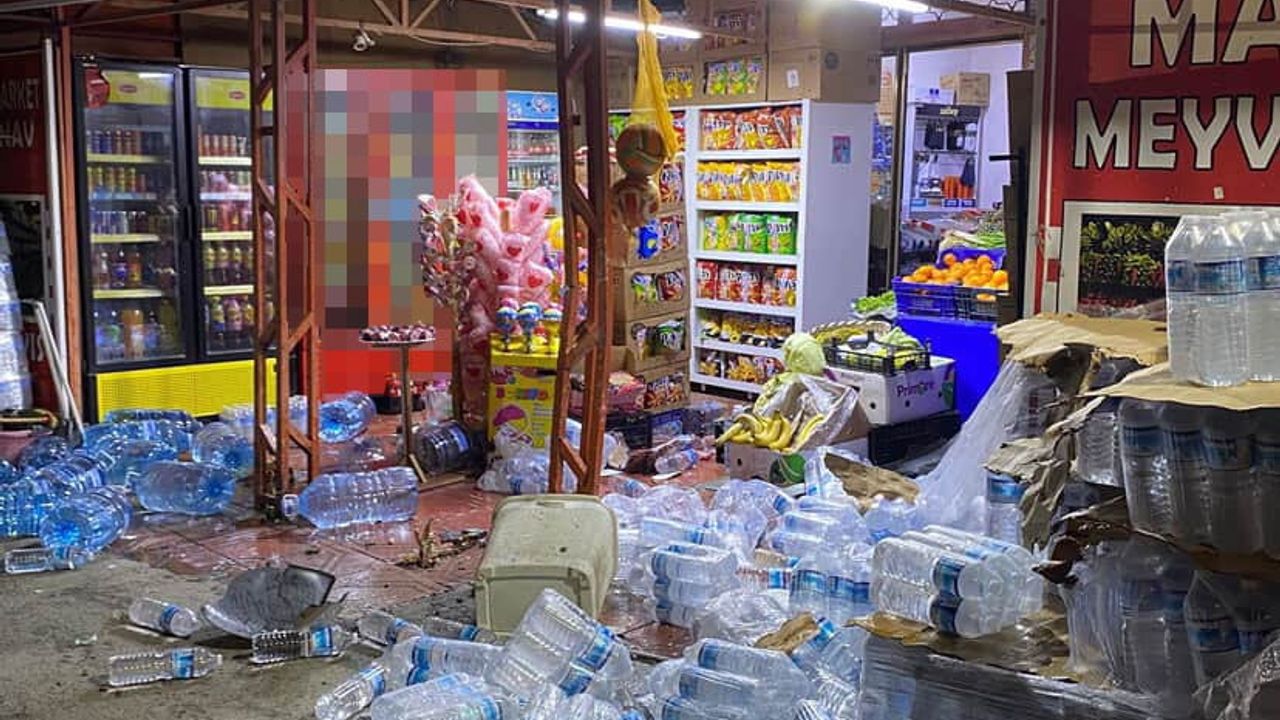 Arnavutköy'de Kontrolden Çıkan Minibüs Markete Daldı — Olası Facia Son Anda Önledi