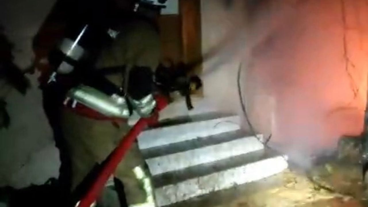 Arsuz'da Müstakil Ev Yangını İtfaiyenin Hızlı Müdahalesiyle Kontrol Altında