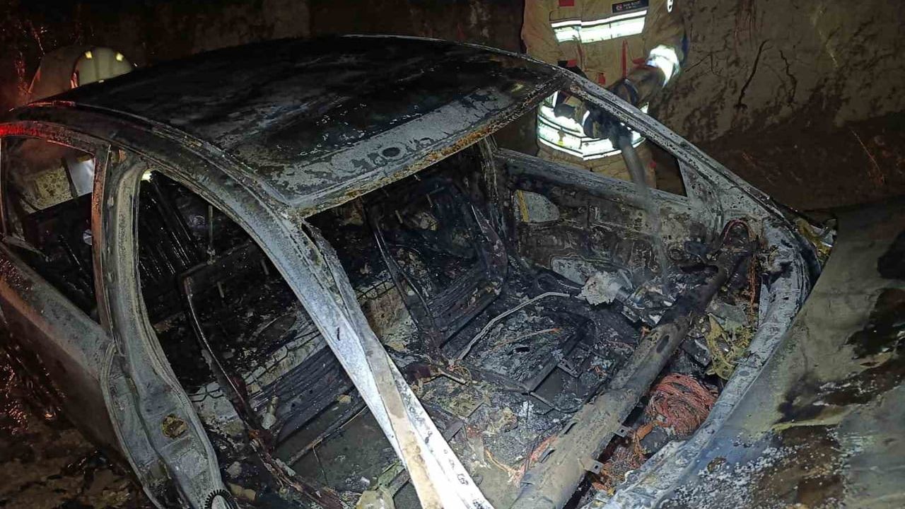 Arsuz'da Seyir Halindeki Otomobil Alevlere Teslim Oldu