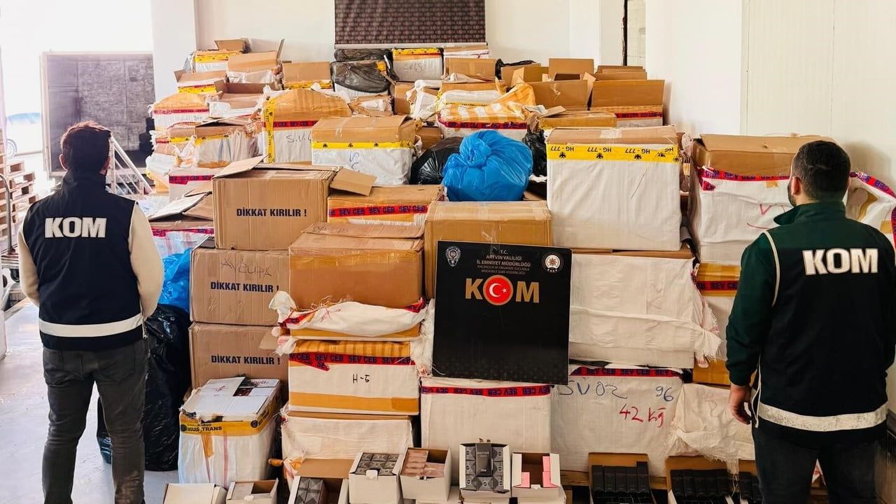 Artvin’de Kaçakçılık Operasyonu: 300 Milyon TL Değerinde Ürün Ele Geçirildi
