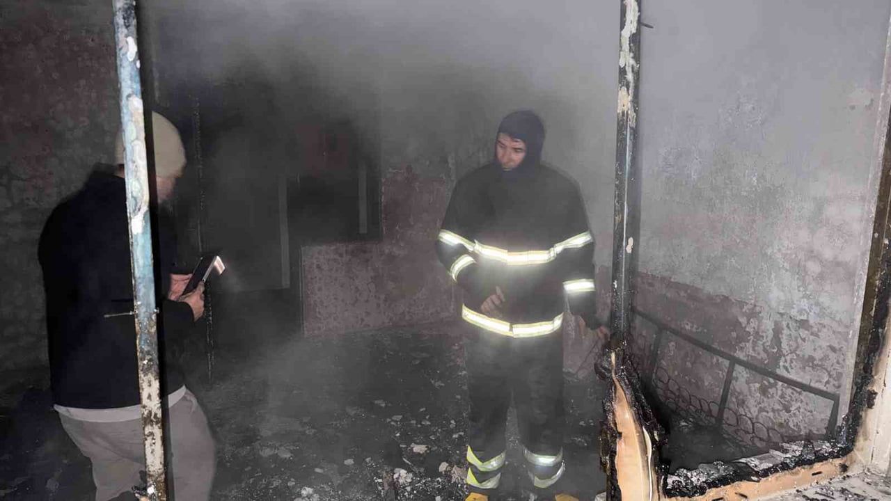 Artvin Hopa'da Apartman Yangını: Bir Kişi Dumandan Etkilendi