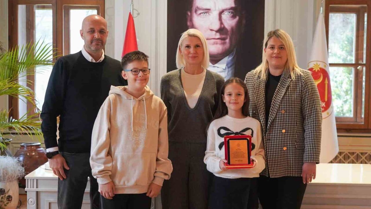 Arya İpek'e Belediye Ödülü — 4. Gülsin Onay Piyano Festivali'nde E Kategorisi 3'üncülük