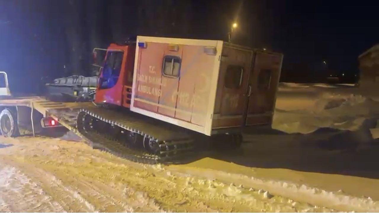 Aşağıdumanlı'da paletli ambulansla KOAH hastası kurtarıldı