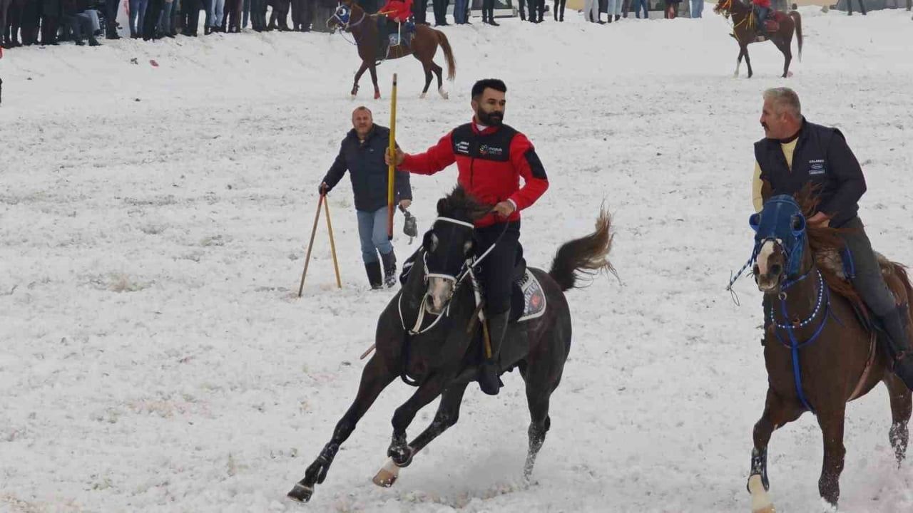 Aşkale’de Cirit Coşkusu: 3 Mart ve Hükümdar Kulüpleri Dostluk Müsabakası