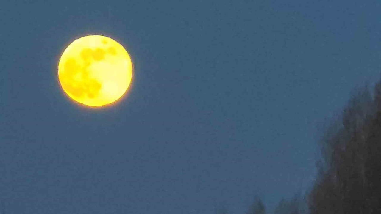 Aşkale'de Kartpostallık Dolunay: Erzurum Gecesini Aydınlattı