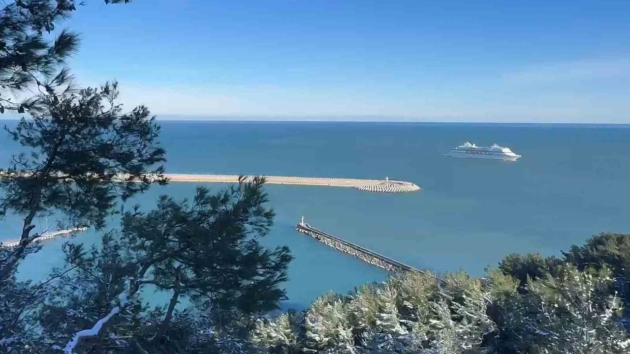 Astoria Grande Amasra'da fırtına engeli — Limana yanaşamadı