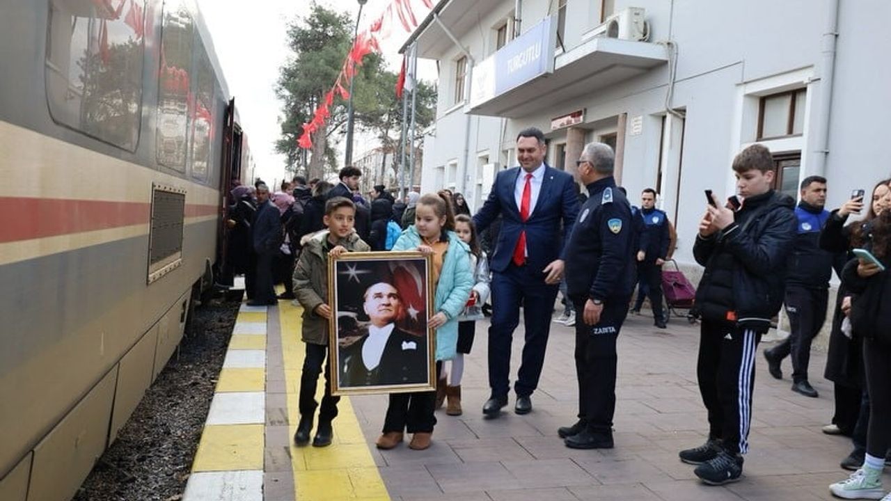 Atatürk’ün Turgutlu’ya Gelişinin 103. Yılı Törenle Kutlandı
