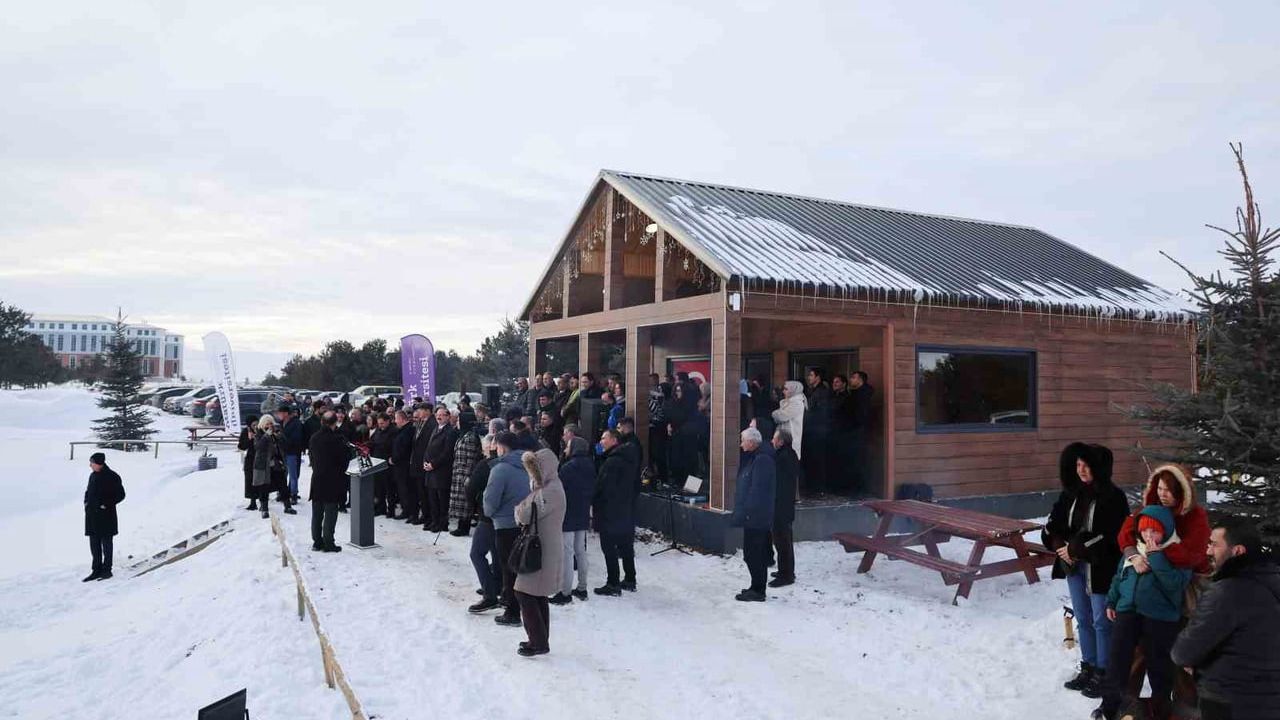 Atatürk Üniversitesi'nde Kış Coşkusu: ATAKIŞPARK Sezonu Açıldı