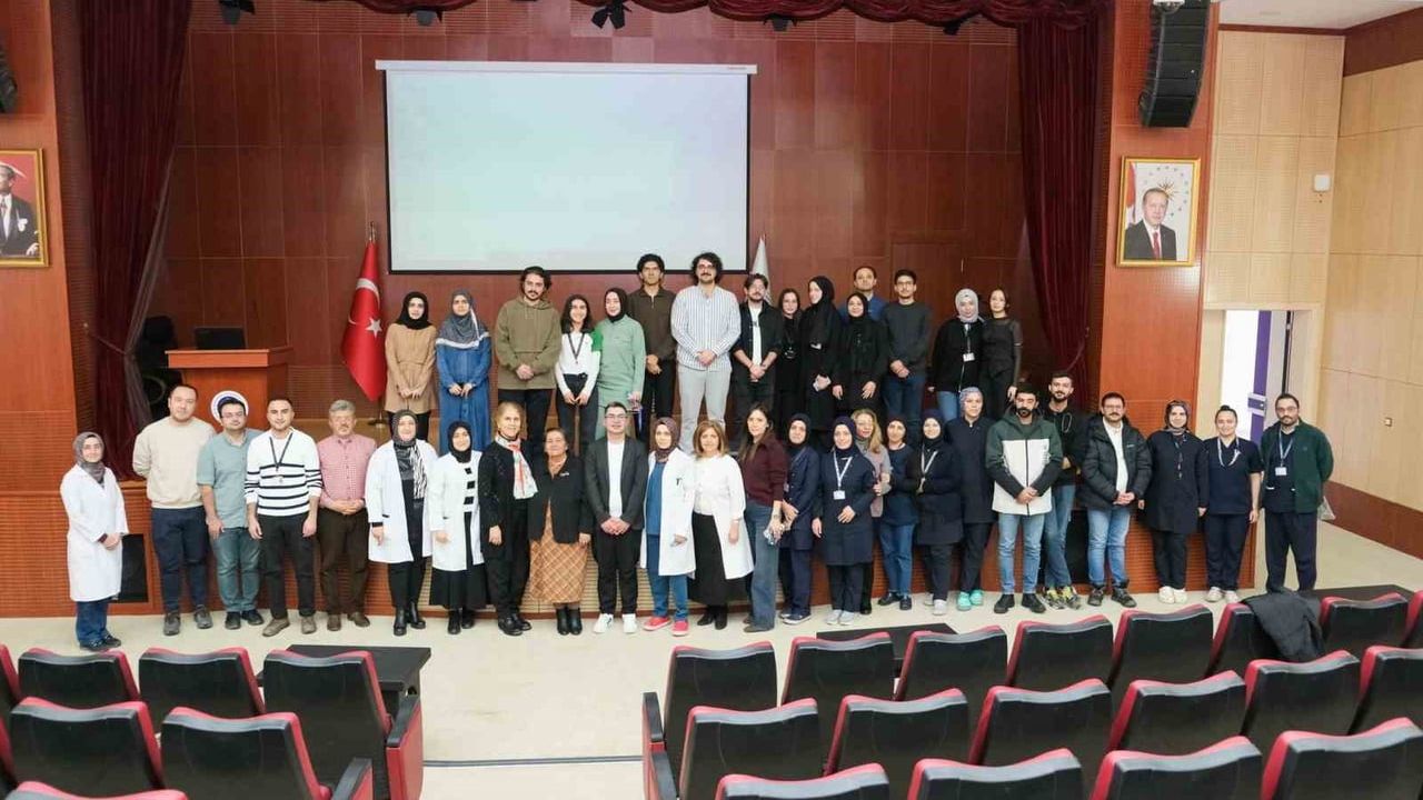 Atatürk Üniversitesi'nde Sağlık Personeline Tüberküloz Eğitimi