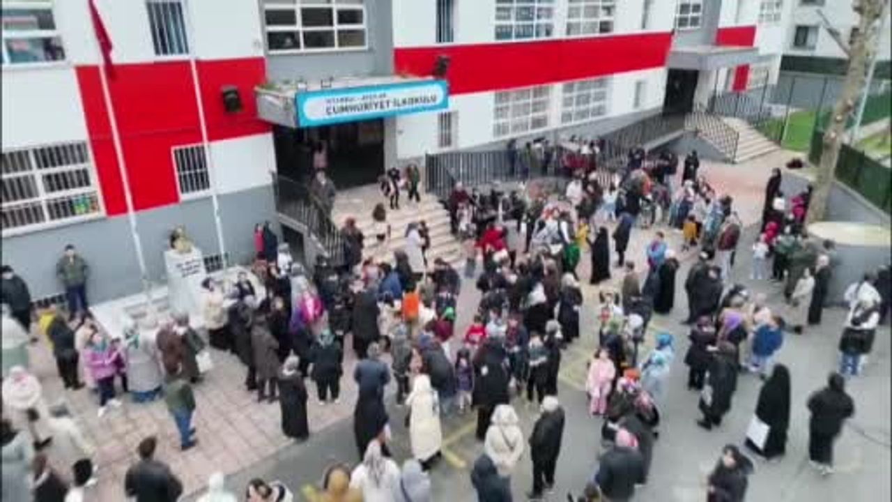 Avcılar'da Dron Destekli Asayiş Uygulaması: Karne Günü Denetimleri