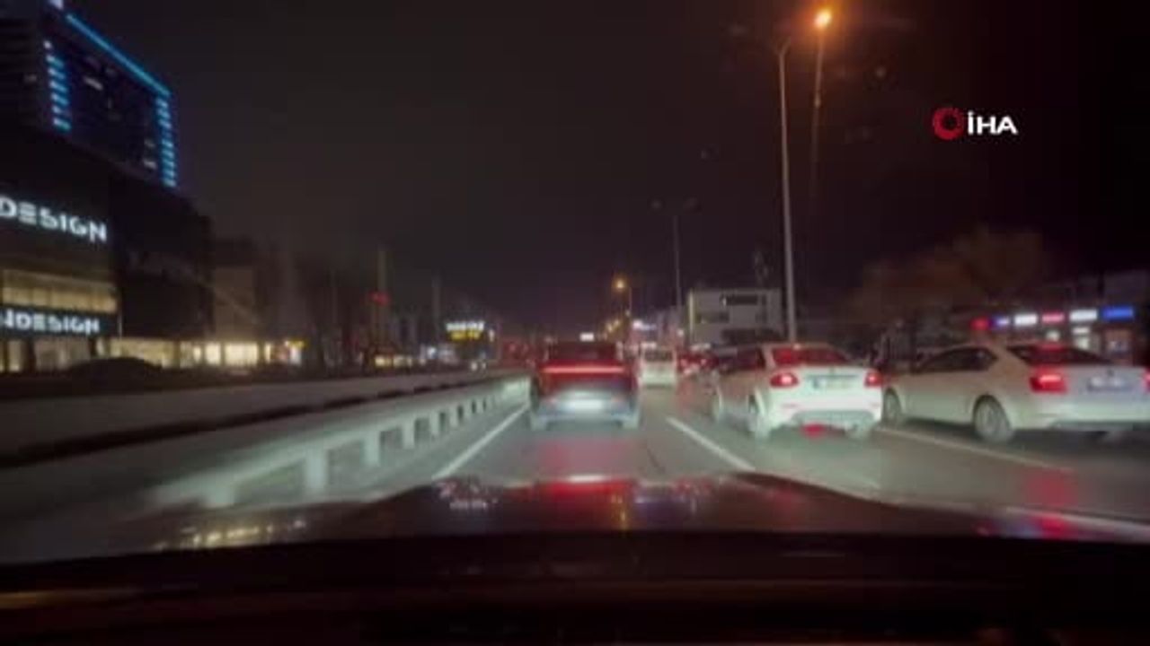 Avcılar'da Takla Atan Otomobil E-5'e Daldı — O Anlar Kamerada