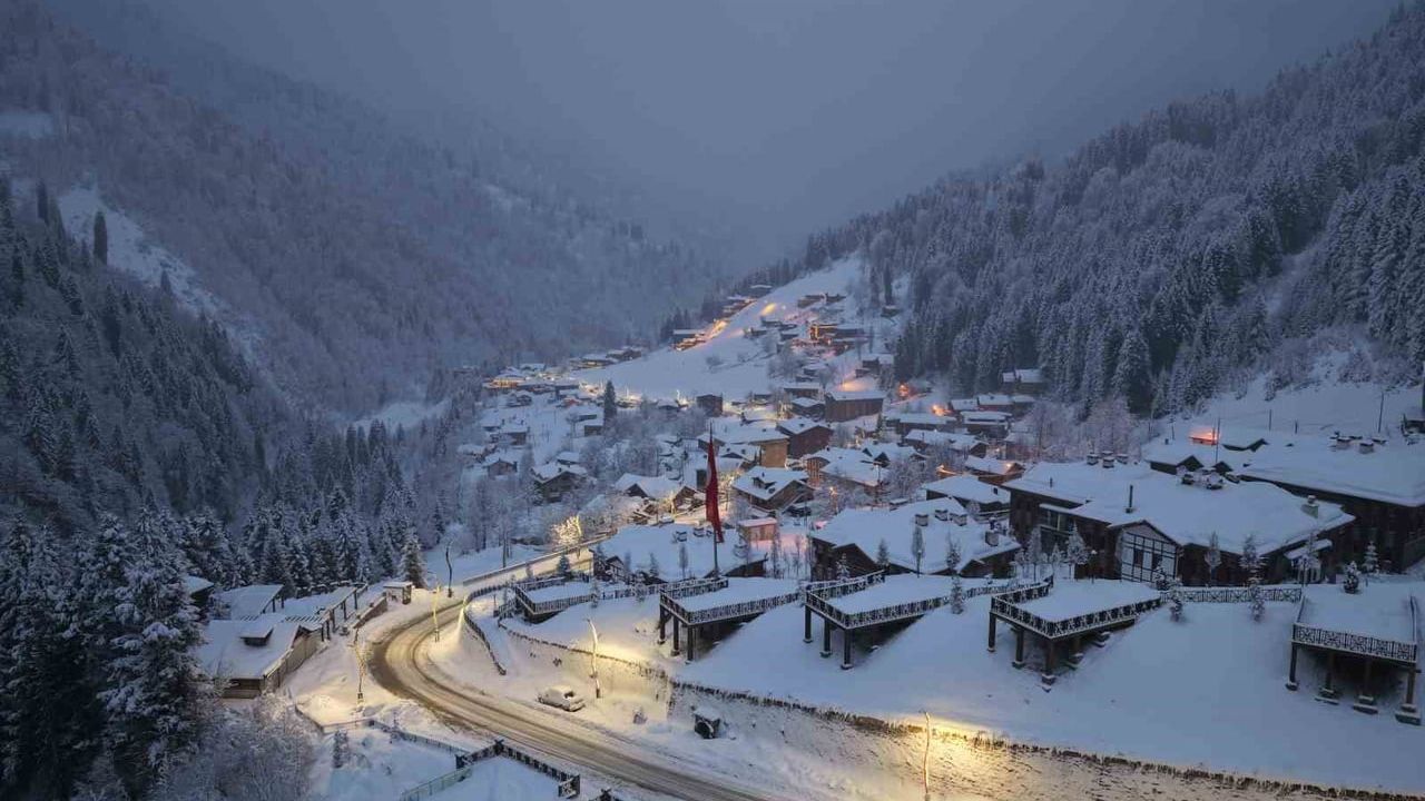 Ayder Yaylası Beyaza Büründü: Turizm Cenneti Havadan Görüntülendi