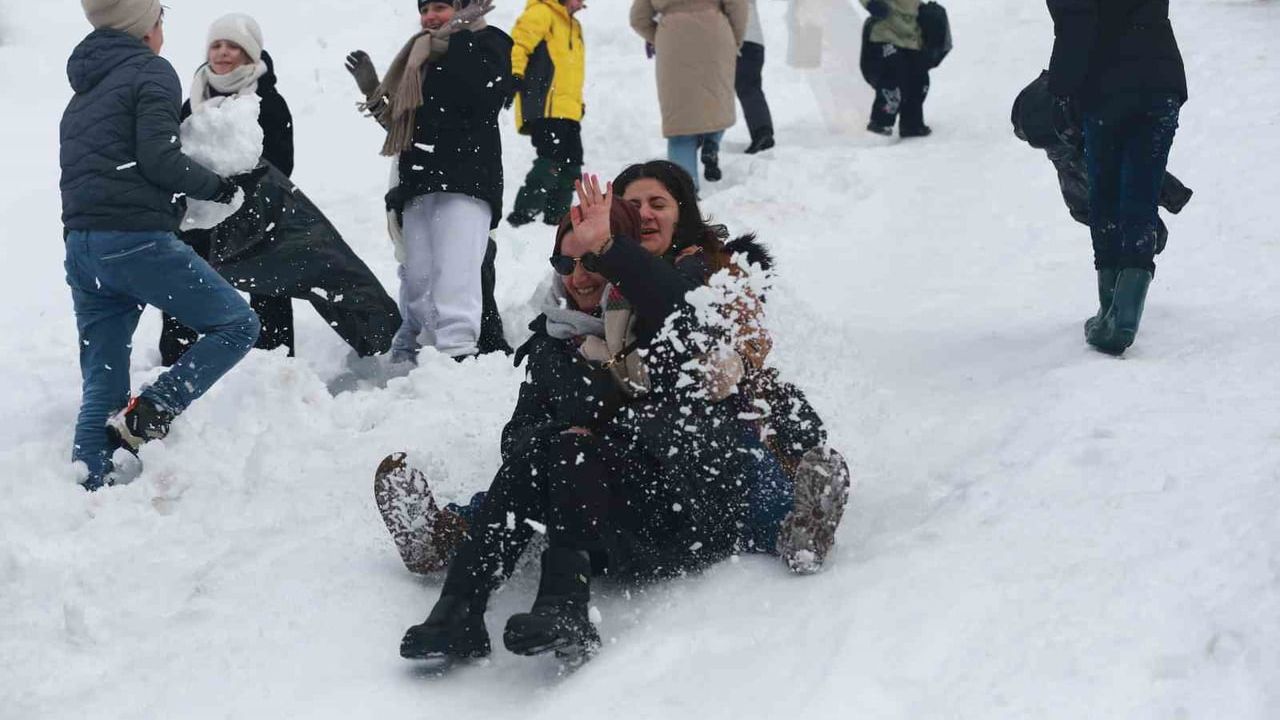 Ayder Yaylası'nda 18.’si Kardan Adam Kış Festivali Coşkusu