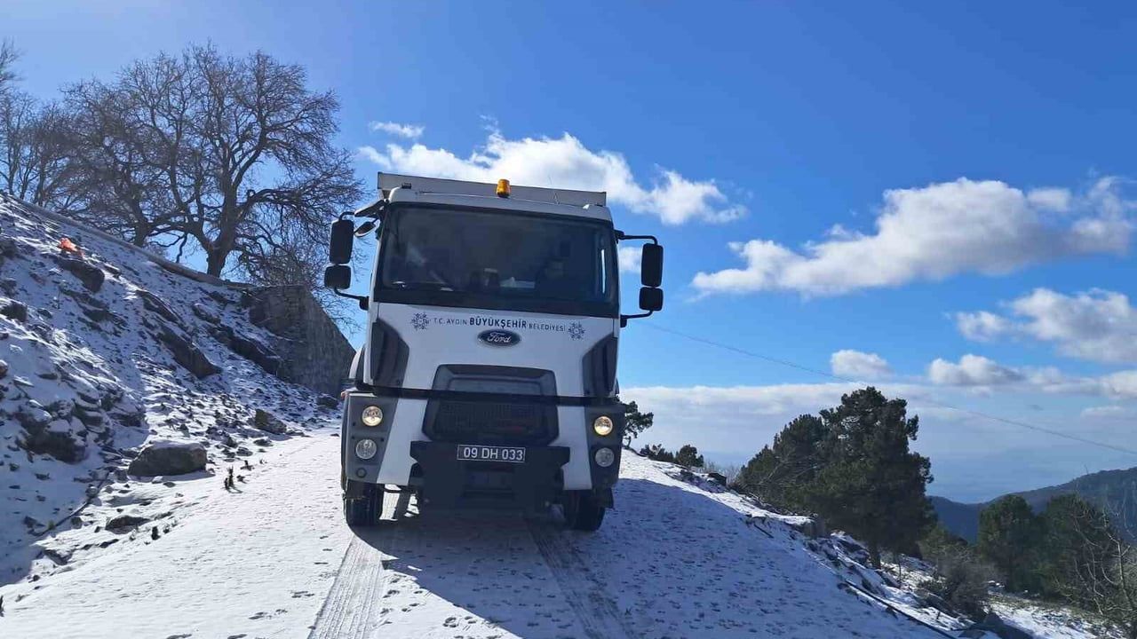 Aydın Büyükşehir, Paşa Yaylası'nda Tuzlama ile Kış Ulaşımını Güvenceye Aldı