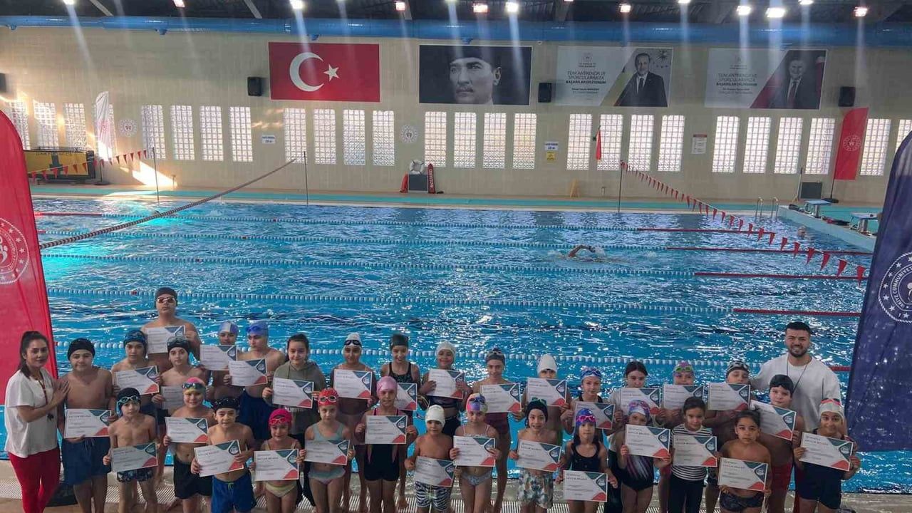 Aydın'da 2 Ayda 200 Çocuk 'Yüzme Bilmeyen Kalmasın' ile Yüzme Öğrendi