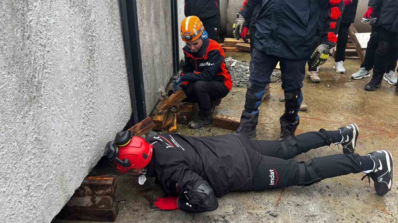 Aydın'da AFAD Koordinasyonunda Enkaz Arama-Kurtarma Eğitimleri Sürüyor