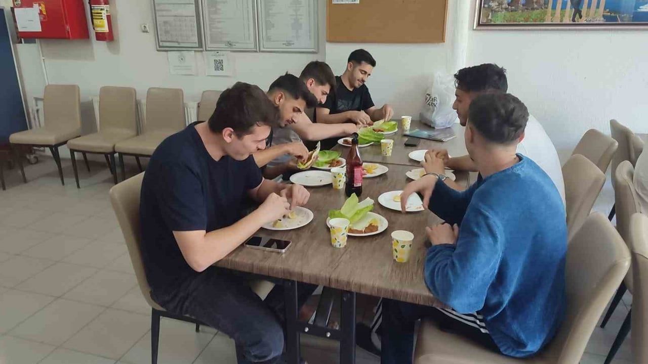 Aydın'da 'Biz Bize Moral Akşamları' ile Yurtlarda Sınav Stresi Azaldı