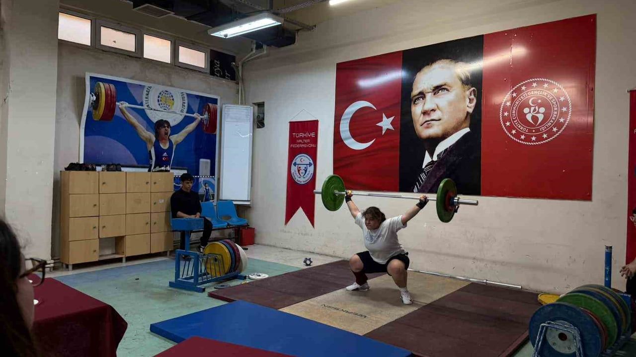 Aydın'da Gençler (A/B) Halter Müsabakaları Tamamlandı