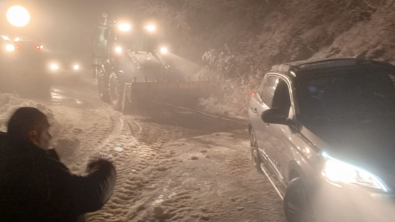 Aydın'da Karla Mücadele Aralıksız: Başkan Çerçioğlu Bilgilendirdi