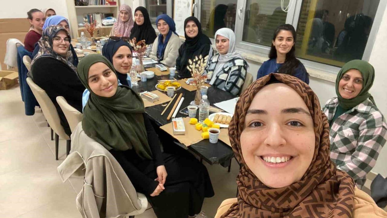 Aydın'da Öğrenci Yurdunda Seramik Kursu: Berin Menderes'te Gençler Yeteneklerini Geliştiriyor