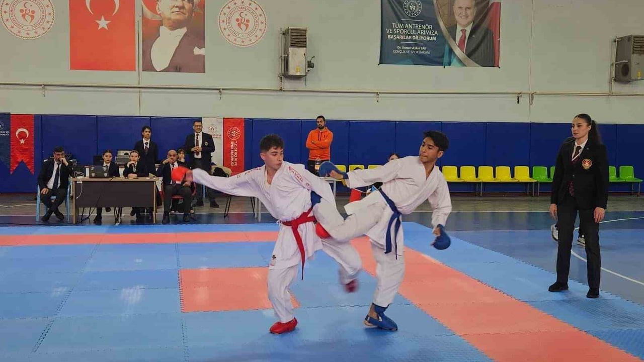Aydın'da Okul Sporları: Karate ve Badminton İl Birinciliği Tamamlandı
